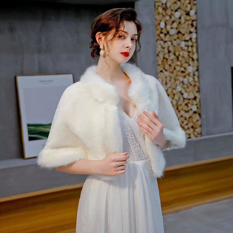 ショール レディース ケープ ストール ポンチョ ボレロ 羽織り 結婚式 ウェディング ブライダル フェイクファー エコファー ホワイト 白 厚手 防寒 暖か 秋冬 裏地 もこもこ 切り替え 披露宴 フォーマル アウター 冠婚葬祭 上品 華やか 清楚