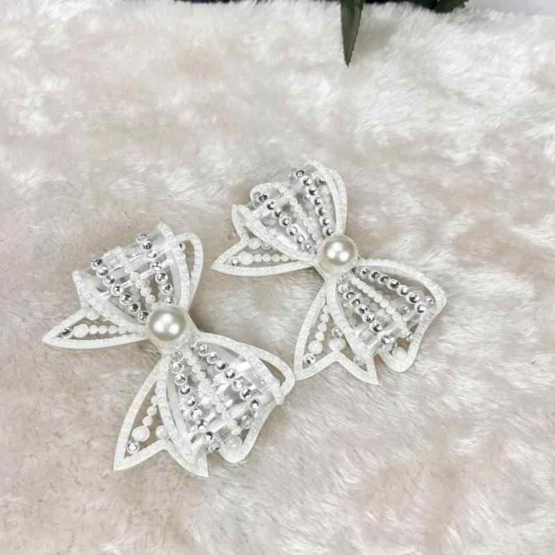 シューズアクセサリー レディース リボン 蝶結び パール パール ビジュー ラインストーン キラキラ 高級感 靴飾り 着脱簡単 おしゃれ かわいい パンプス スニーカー サンダル 結婚式 パーティー 普段使い 白 黒 ゴールド 春夏