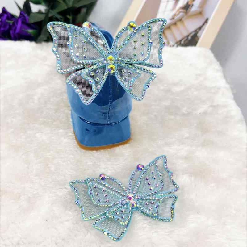 ・カラー展開: ホワイト、ピンク、アプリコット、ブルー・サイズ: 約8.7×6cm・対象シューズ: スニーカー、革靴、ブーツ、サンダル、カジュアルシューズ、防寒靴、布靴、ワークシューズ、スリッパ・: ラインストーン付きリボン・スタイル: デ...