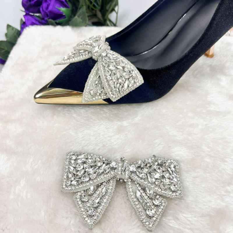靴飾り レディース シューズアクセサリー リボン ビジュー ラインストーン ジルコニア キラキラ 高級感 エレガント パンプス サンダル スニーカー デコレーション 結婚式 パーティー 普段使い シルバー グレー 小物 華やか 付け替え アレンジ