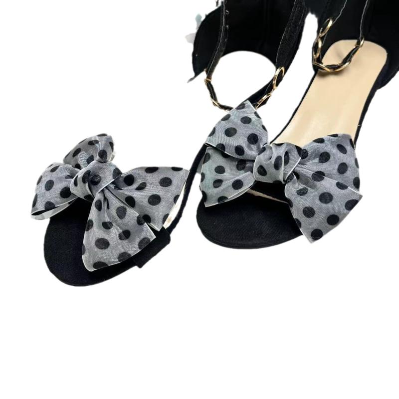 ・カラー: ブラック、レッド、ホワイト・素材: チュールリボン・靴タイプ: 革靴、ブーツ、サンダル、カジュアルシューズ、布靴・スタイル: リボン型シューフラワー・サイズ: 約9.8×6.9cm・カテゴリ: シューチャーム