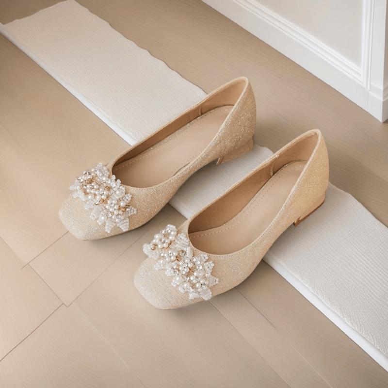 シューズアクセサリー レディース 靴飾り ビジュー パール ジルコニア 結婚式 二次会 パーティー パンプス ブーツ 鞄 バッグ ドレスアップ 華やか 高級感 白 ホワイト かわいい おしゃれ ハンドメイド 脱着 ワンタッチ