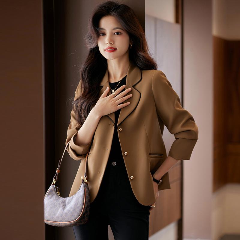 ジャケット レディース テーラードジャケット ブレザー アウター 上着 ショート丈 小柄向け 秋冬 通勤 普段使い オフィス きれいめ 上品 ポリエステル 一つボタン 長袖 無地 羽織り ブラック アイボリー ブラウン カジュアル トップス ベーシック