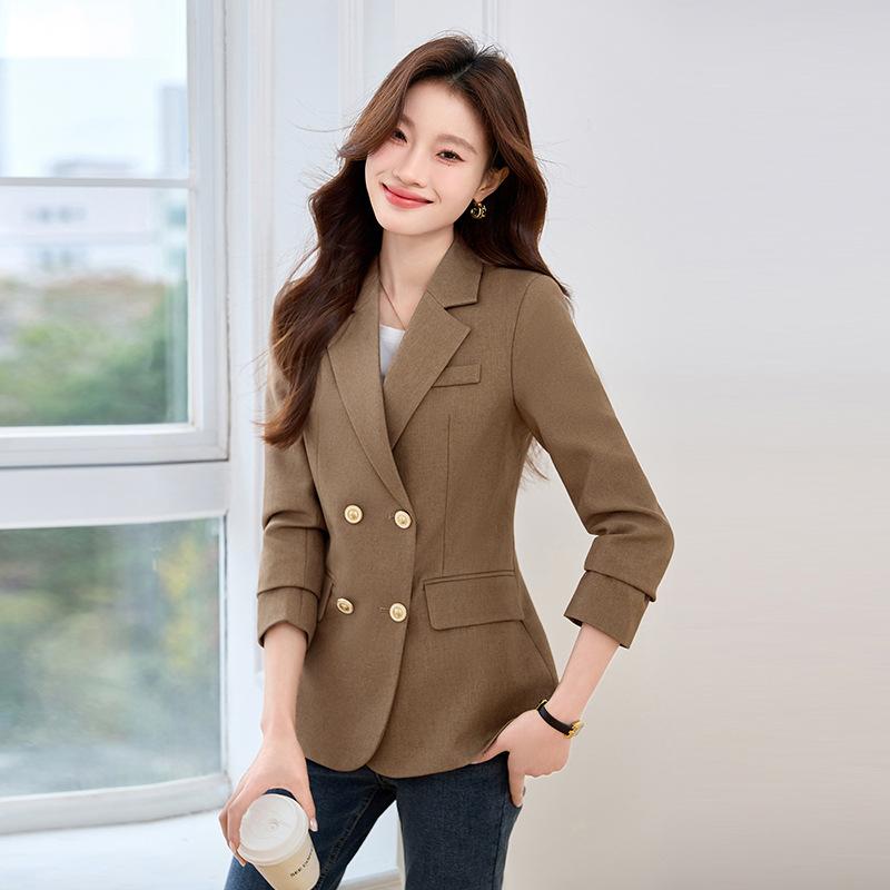 Rakuten - テーラードジャケット レディース 春秋 ブレザー アウター 事務服 上着 羽織り きれいめ 通勤 オフィス 普段使い フォーマル 大きいサイズ スリム 細見え ビジカジ 長袖 ダブルボタン ポリエステル ストレッチ 無地 黒 白 カーキ シンプル 大人