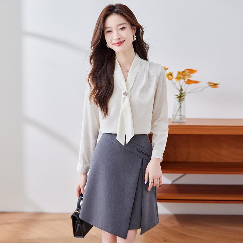 シャツ レディース ブラウス トップス 制服 オフィス 通勤 ビジネス 高級感 長袖 襟 スリム 細身 タイト 大きいサイズ 伸縮性 ストレッチ 竹繊維 無地 シンプル ベーシック 秋冬 ホワイト ベージュ ブラック