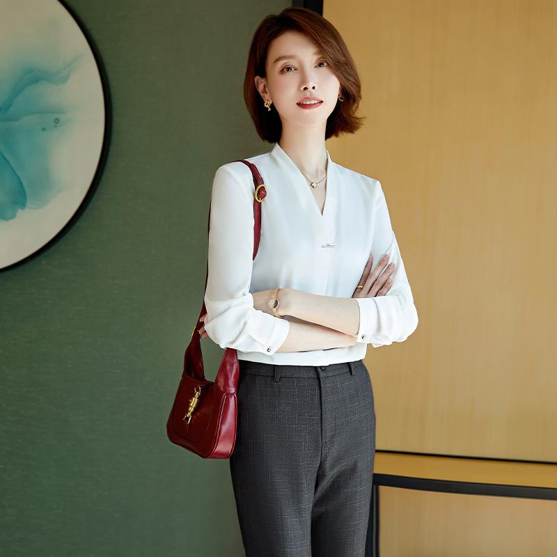 樂天商城 - ブラウス レディース シャツ トップス 長袖 Vネック シフォン プルオーバー 無地 きれいめ 上品 オフィス 通勤 カジュアル 秋冬 大人 かわいい おしゃれ 体型カバー 透け感 ホワイト アプリコット ポリエステル 柔らかい 軽量 快適 通気性