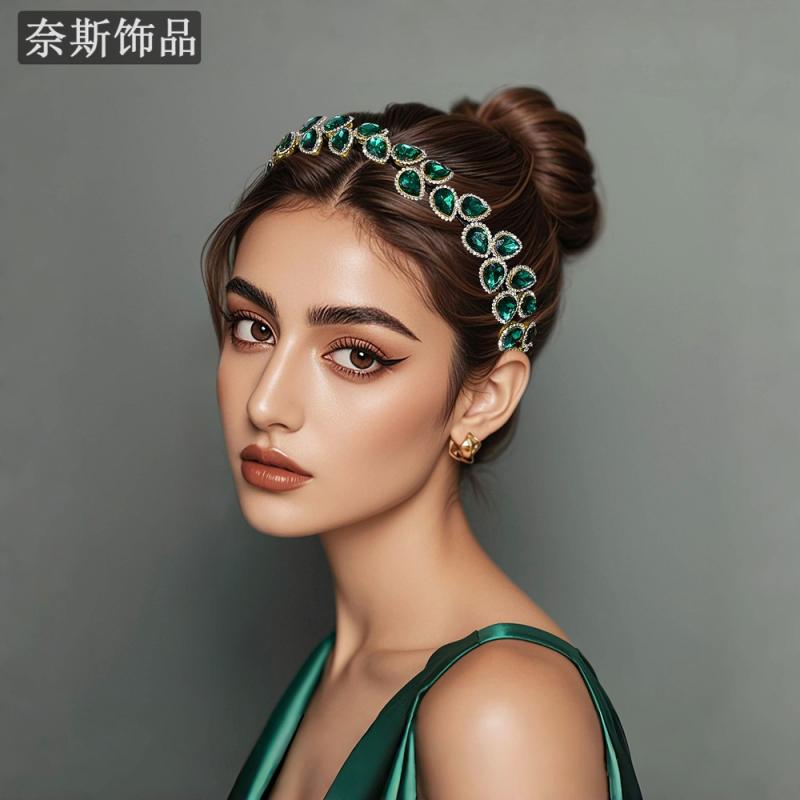 カチューシャ レディース ヘアバンド 髪飾り ヘアアクセサリー ラインストーン ビ...
