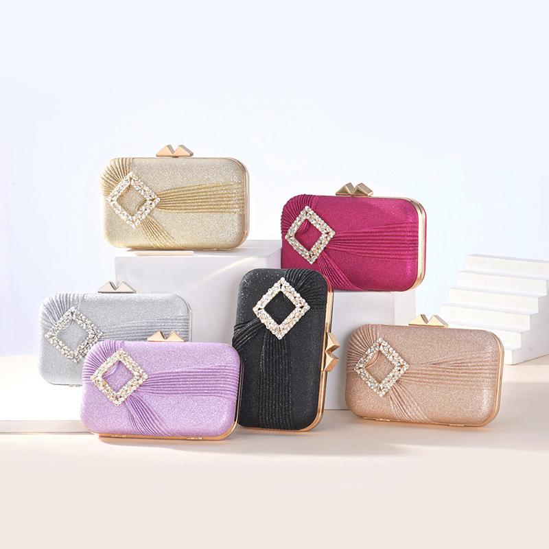 ショルダーバッグ レディース 女性 鞄 手提げ クラッチ パーティー 結婚式 二次会 高級感 グリッター ラメ キラキラ フォーマル 斜めがけ ヨーロピアン レトロ スクエア フラップ ゴールド ブラック シルバー シャイニー