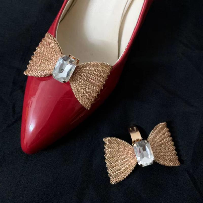 シューズアクセサリー レディース 蝶 モチーフ パール ジルコニア ビジュー キラキラ 高級感 脱着可能 靴飾り パンプス ハイヒール サンダル 結婚式 パーティー 披露宴 オールシーズン ホワイト おしゃれ かわいい