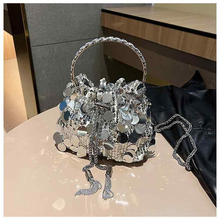 バケツバッグ レディース ショルダー 鞄 斜めがけ 手提げ スパンコール フリンジ タッセル 巾着型 チェーン 2way 軽量 コンパクト PUレザー 春夏 パーティー 結婚式 二次会 ブラック シルバー イエロー 高級感 かわいい