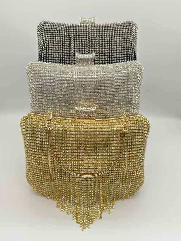 ハンドバッグ レディース 鞄 クラッチ フリンジ ラインストーン ビジュー キラキラ 高級感 華やか エレガント 上品 春夏 コンパクト 枕型 結婚式 披露宴 パーティー ブラック ゴールド シルバー ポリエステル