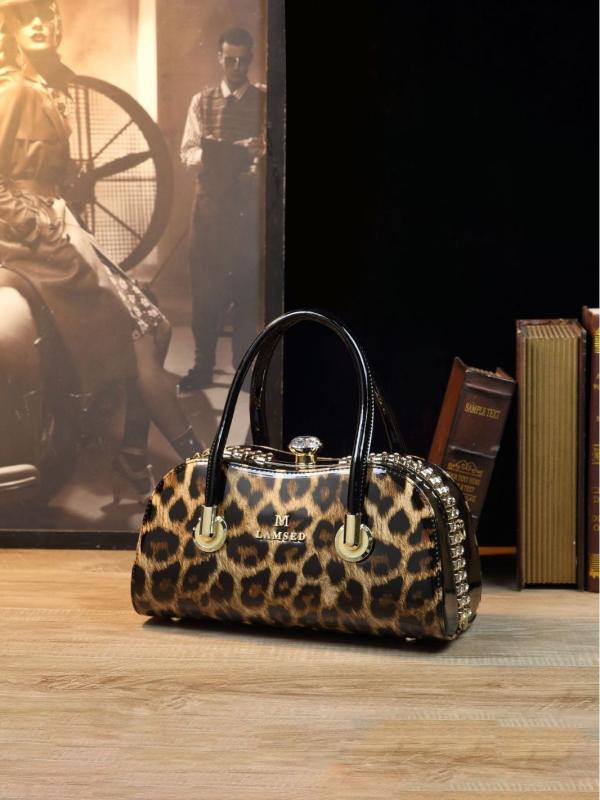 パーティーバッグ レディース カバン クラッチ 春夏 結婚式 披露宴 お呼ばれ 高級感 ジルコニア ラインストーン ヒョウ柄 レオパード 光沢 PUレザー 合成皮革 バゲット型 楕円形 ロック ブラック ワインレッド