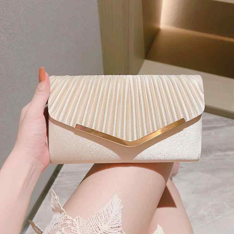 クラッチバッグ レディース 手提げ 鞄 ショルダー サテン プリーツ 高級感 レター型 斜めがけ スクエア 結婚式 披露宴 二次会 アプリコット ポリエステル フォーマル 春夏 エレガント 上品 華やか マチあり