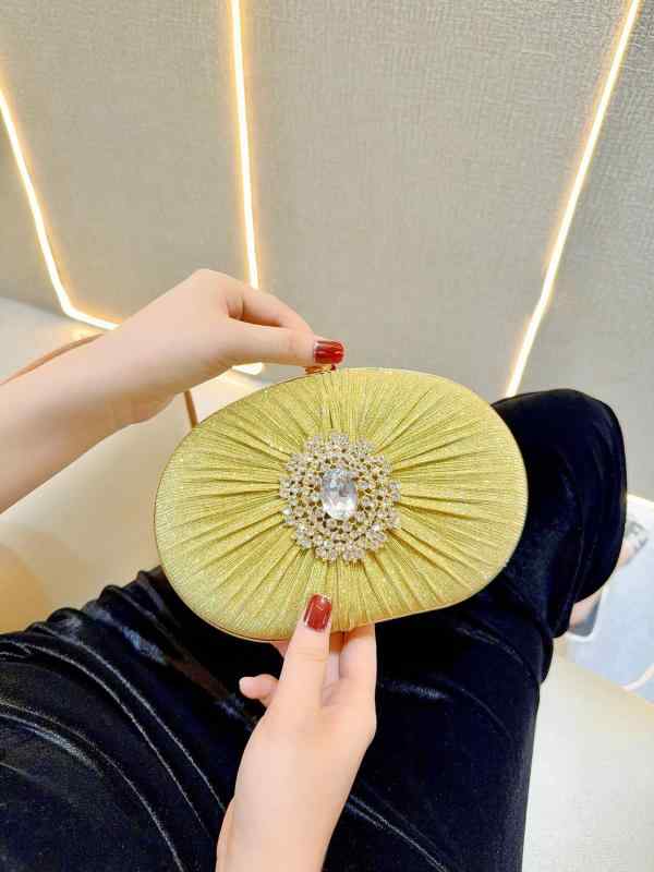 パーティーバッグ レディース クラッチ 鞄 手提げ ラインストーン ビジュー ジルコニア キラキラ 高級感 プリーツ シェル型 ポリエステル 春夏 チャイナドレス 結婚式 二次会 披露宴 コンパクト 金 銀 黒