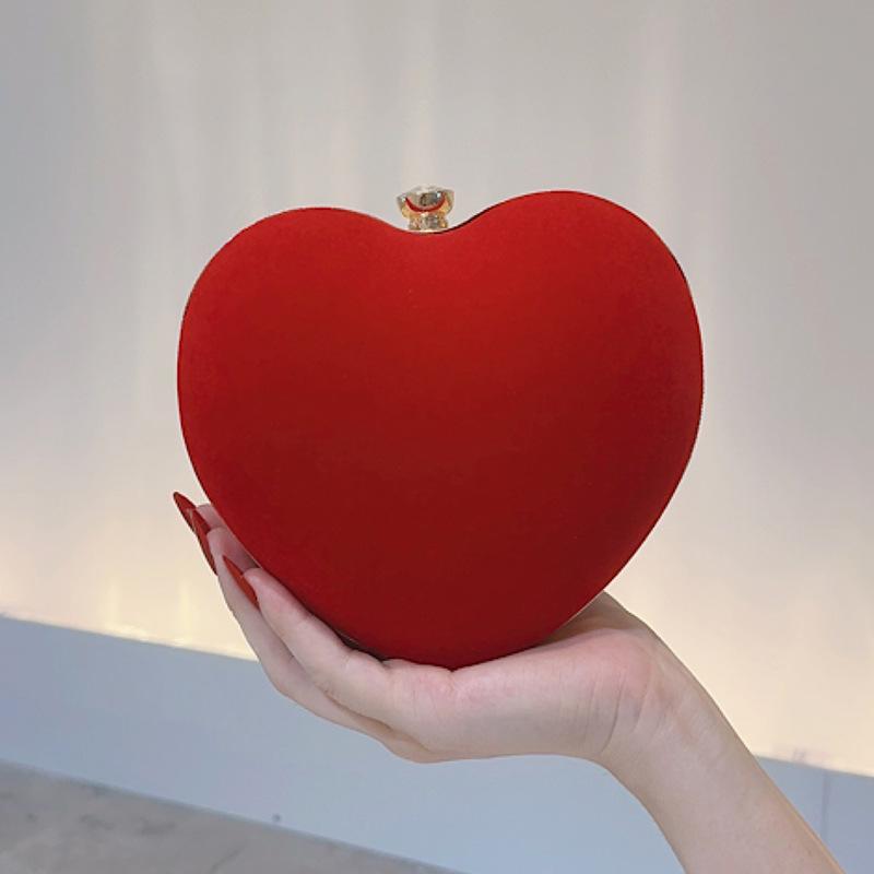バッグ レディース ハート型 ベルベット ベロア ミニ チェーン 斜めがけ 2way 結婚式 披露宴 普段使い フォーマル 上品 高級感 かわいい クラッチ 鞄 手提げ コンパクト 小さめ ポシェット ブラック レッド 春夏