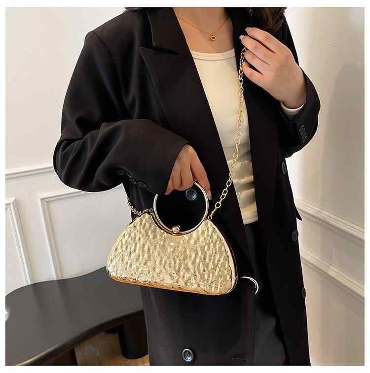 パーティーバッグ レディース クラッチ 鞄 ショルダー 手提げ 肩掛け 斜めがけ フォーマル 結婚式 二次会 お呼ばれ 秋冬 三日月型 メタリック チェック 金具 高級感 きれいめ ゴールド ホワイト ガンメタル