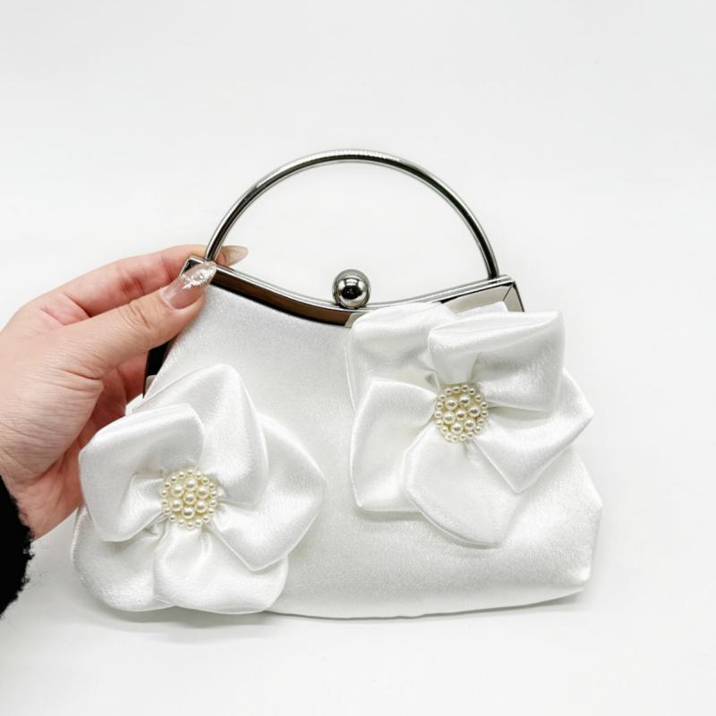 パーティーバッグ レディース クラッチ クラウド 鞄 結婚式 披露宴 二次会 フォーマル ドレス用 サテン フラワーモチーフ ビーズ ビジュー スクエア 横型 手持ち 上品 エレガント 華やか 高級感 軽量 白 ホワイト 黒 オールシーズン