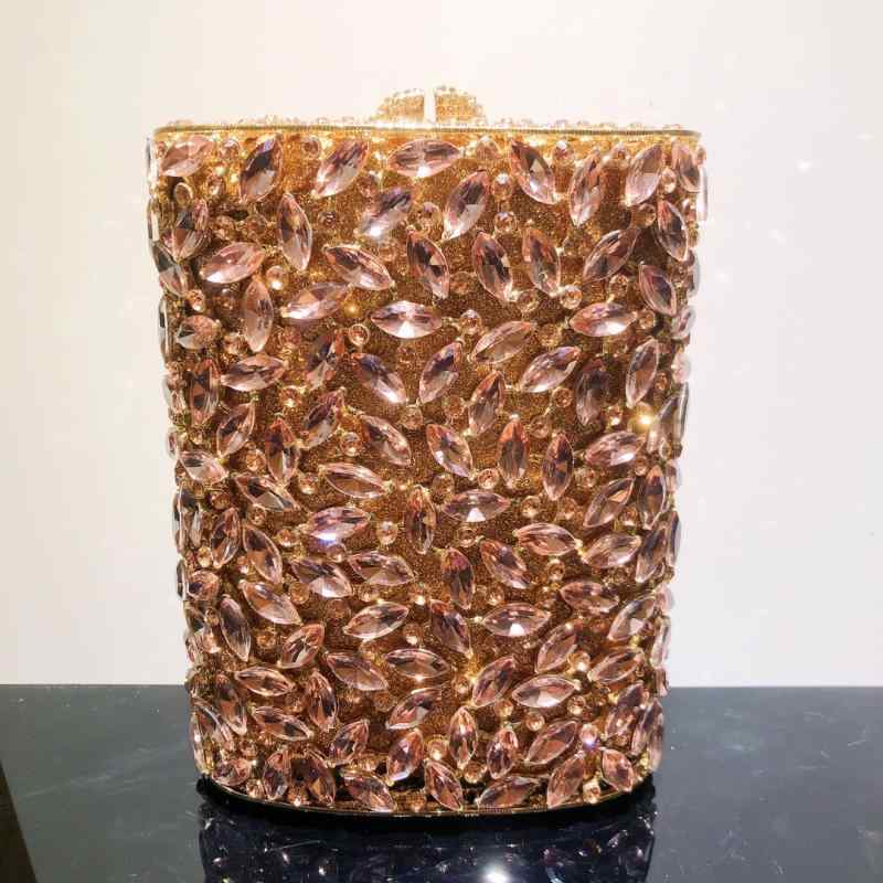 パーティーバッグ レディース クラッチバッグ 鞄 カバン ラインストーン ビジュー キラキラ クリスタル メタル ハードケース フラスコ型 ボトル型 透かし彫り 結婚式 披露宴 二次会 エレガント 高級感 シャンパン 合金 PUレザー マグネッ