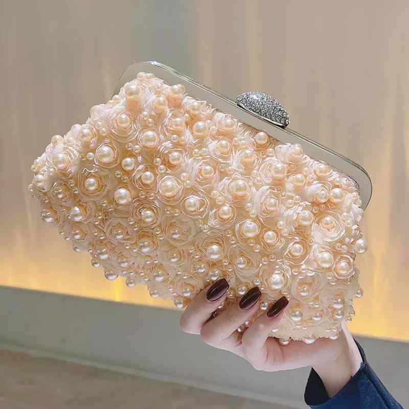 ・素材: 不織布・裏地: ポリエステル・スタイル: パールバッグ、フェミニン・形状: 餃子型・装飾: ビーズ・開口部: クラスプ・硬さ: 普通・カラー展開: アプリコット、ホワイト・使用シーン: 日常