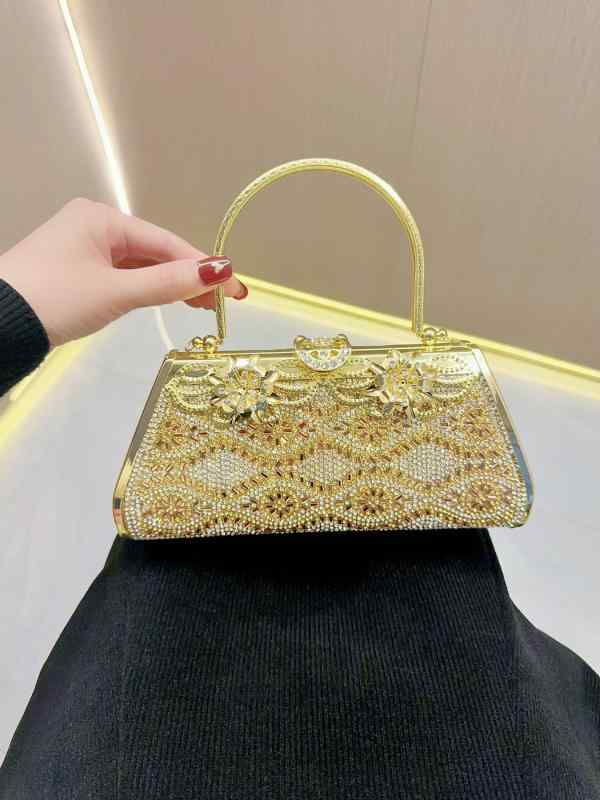 パーティーバッグ レディース 鞄 手提げ クラッチ 結婚式 お呼ばれ 二次会 スクエア ボックス型 ラインストーン ビジュー キラキラ ゴージャス 高級感 レトロ 欧米風 合成皮革 ゴールド シルバー ブラック 春夏