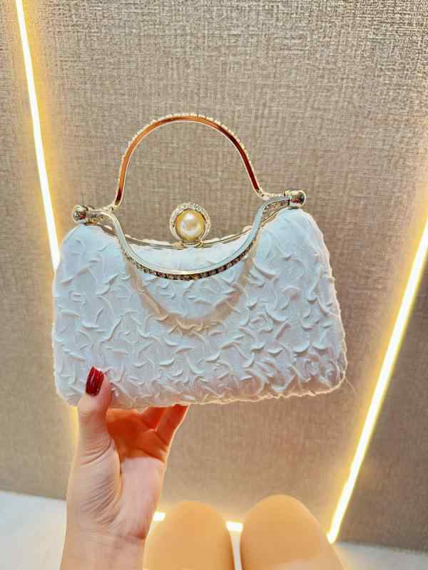 ハンドバッグ レディース クラッチ 手提げ 斜め掛け ショルダー プリーツ 貝殻型 シェル チャイナドレス 着物 結婚式 披露宴 二次会 上品 高級感 エレガント ボックス 春夏 ポリエステル ホワイト ブラック