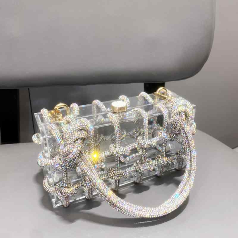 ハンドバッグ レディース パーティー用 クラッチ 鞄 アクリル ラインストーン ビジュー キラキラ 高級感 かわいい スクエア 横長 結婚式 二次会 普段使い 秋冬 シルバー ゴールド ブラック