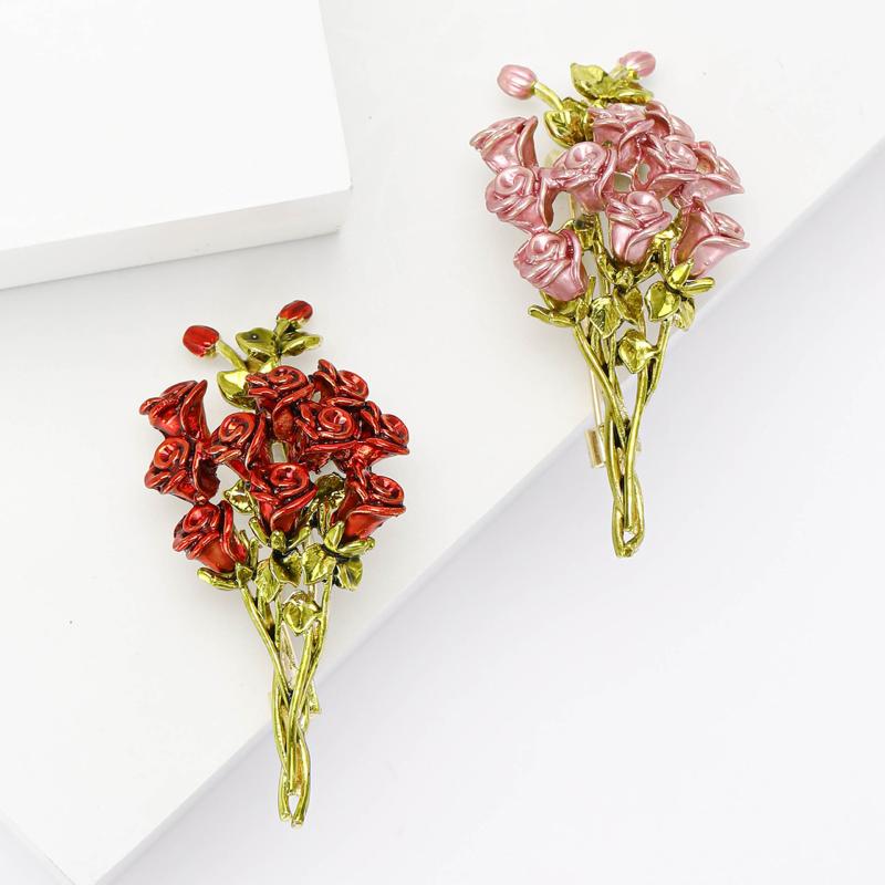 ブローチ レディース バラ 薔薇 花束 モチーフ エナメル 合金 ピンバッジ 胸飾り アクセサリー ジュエリー 高級感 上品 エレガント フェミニン かわいい おしゃれ 秋冬 結婚式 パーティー 普段使い 大人 華やか ピンク レッド