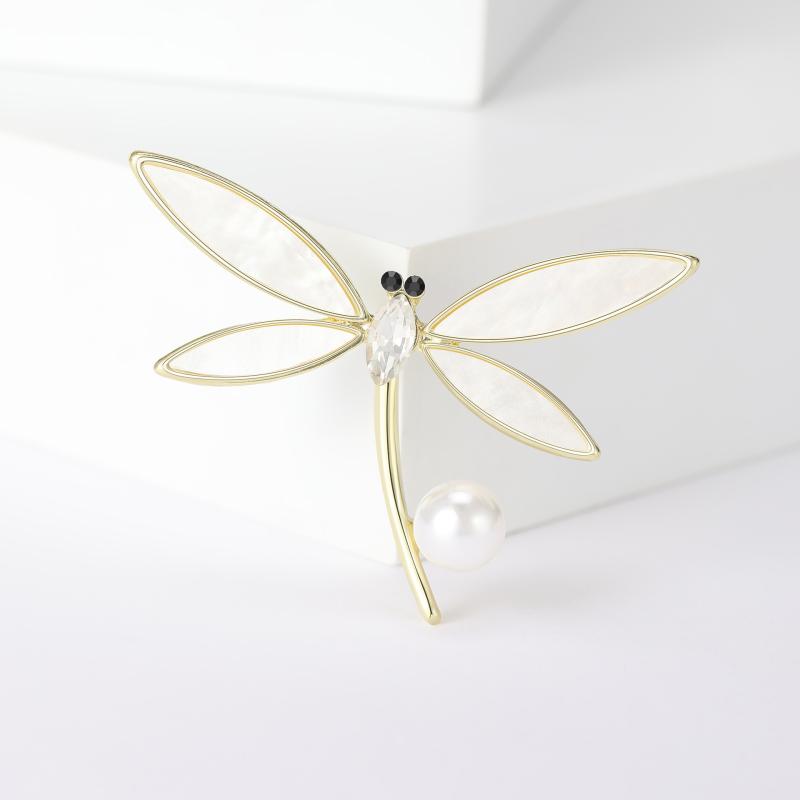 ブローチ レディース トンボ 昆虫モチーフ シェル 合金 ラインストーン ピンバッジ アクセサリー 飾り コート セーター 通勤 おしゃれ かわいい 高級感 キラキラ ホワイト 欧米風 ファッション小物 華やか 上品 エレガント