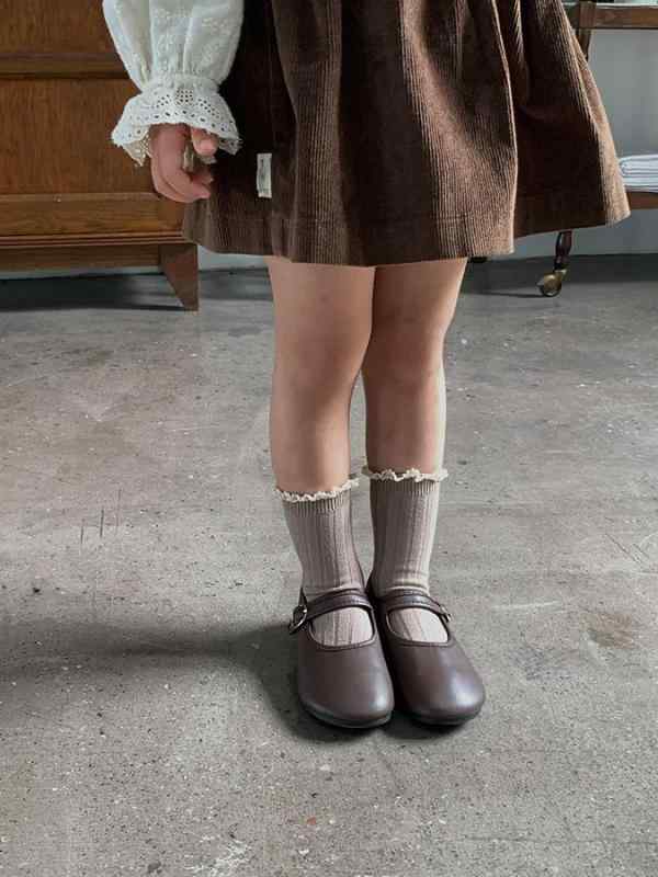 靴下 キッズ 女の子 クルー丈 ルーズソックス レース フリル 綿 コットン 無地 通気性 吸汗 蒸れにくい シームレス かわいい おしゃれ 姫系 韓国 普段使い お出かけ 秋冬 ホワイト ベージュ ブラック