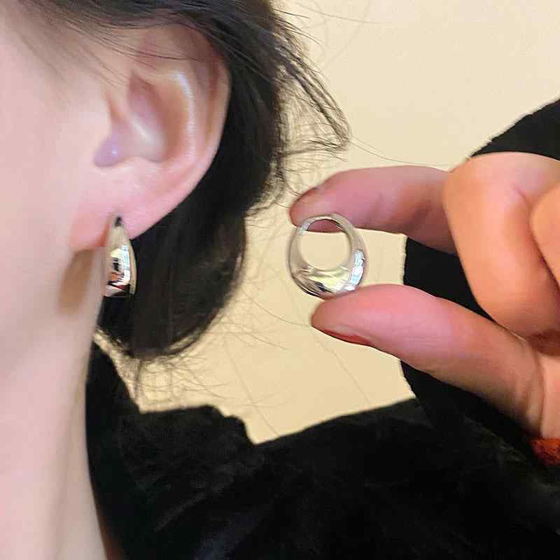 ピアス レディース 幾何学 楕円 オーバル フープ 透かし彫り シルバー925 中空 個性的 韓国ファッション アクセサリー シルバー ゴールド 金属 華奢 上品 大人 かわいい 普段使い 結婚式 オフィス 春夏