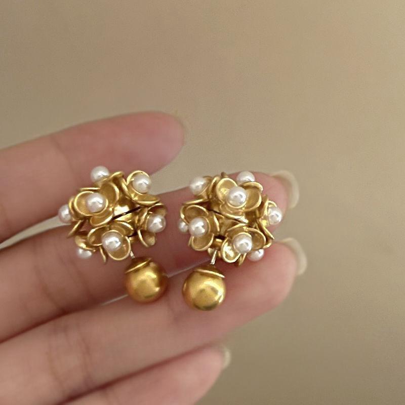 ピアス レディース メンズ 花 フラワー カメリア 椿 パール パール 2way フレンチ レトロ アンティーク調 ヴィンテージ風風 ゴールド 金属 合金 電気メッキ加工 高級感 華やか 気品 上品 フェミニン かわいい アクセサリー ジュエリー 結婚式 パ