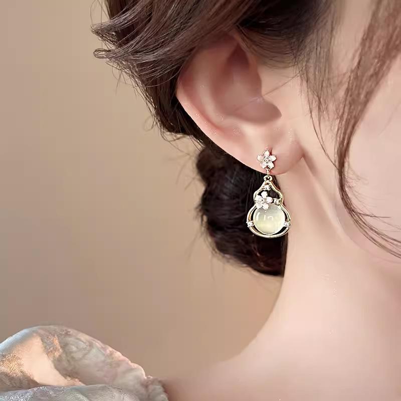 ・カテゴリ: 耳飾り・スタイル: ファッション、通勤・素材: 合金・: 花、梅、ひょうたん・加工: メッキ・カラー: ピンク・対象: レディース