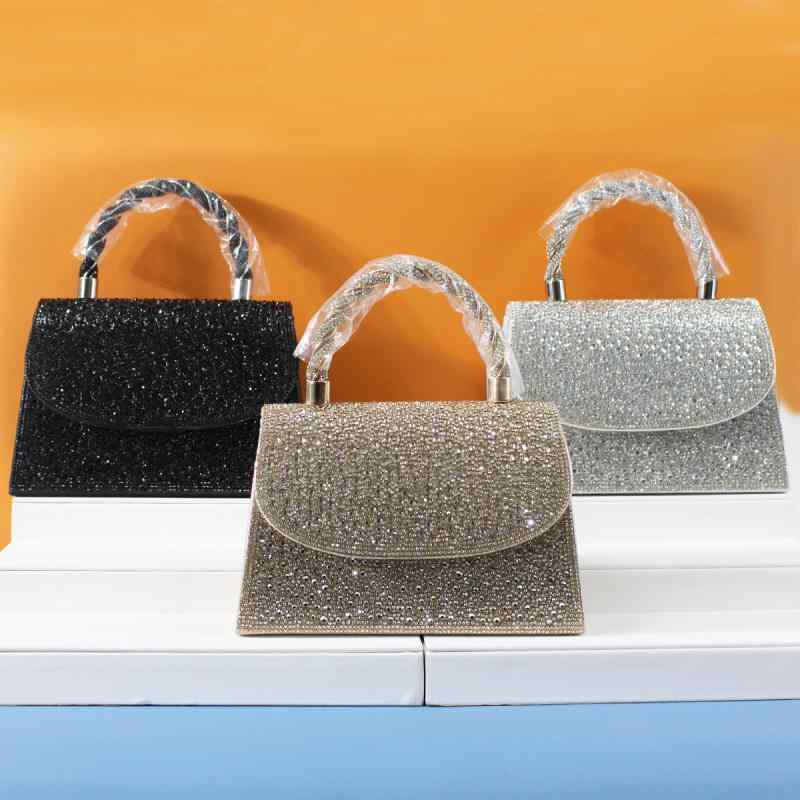 ・素材: PU、ポリエステル・カテゴリ: チェーンバッグ・用途: デイリー・形状: 横型スクエア・: チェーン・開閉部: マグネット式・スタイル: トレンド・硬さ: やや柔らかめ・外ポケット: 内側パッチポケット・内部構造: オープンポケット・カラー展開: ブラック、ゴールド、シルバー