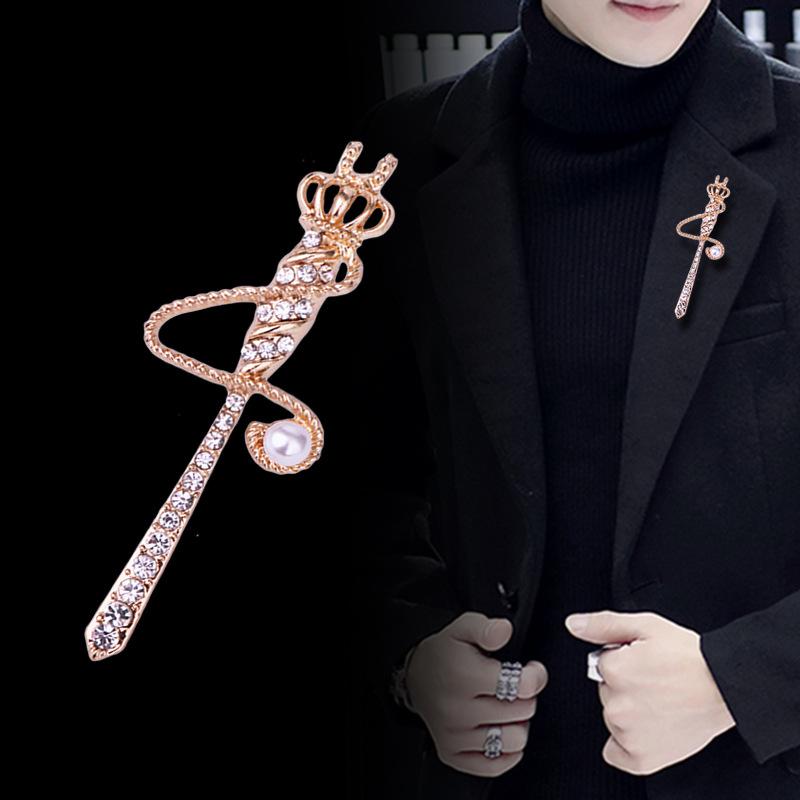 ブローチ メンズ レディース ピンバッジ 王冠 クラウン 王杖 魔法 マジックワンド パール パール アンティーク調 ヴィンテージ風風 宮廷風 エンブレム 合金 電気メッキ加工 高級感 金 銀 結婚式 パーティー 卒業式 ワンポイント スーツ ジャケット 襟