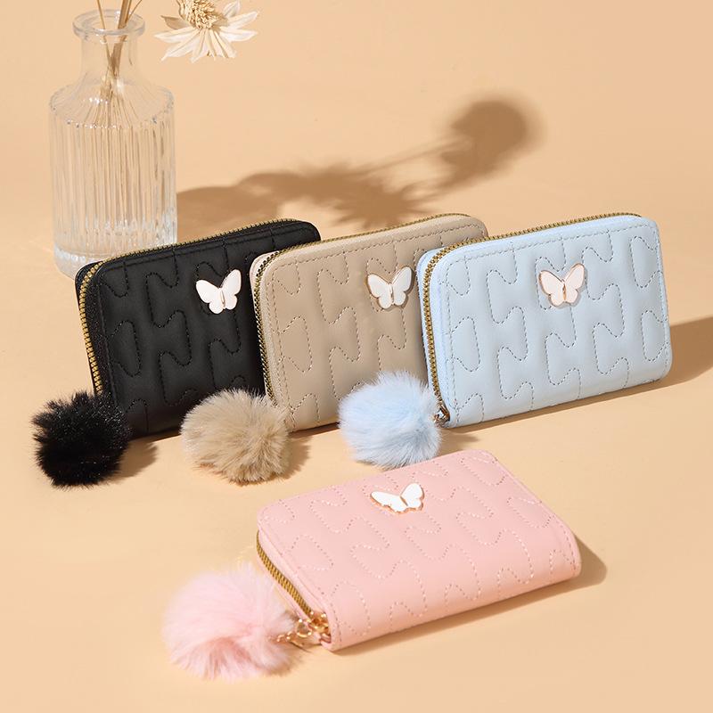 財布 レディース ウォレット 二つ折り カードケース ミニ コンパクト 小さめ 小銭入れ 札入れ 刺繍 キルティング 蝶モチーフ 合成革 PUレザー おしゃれ かわいい デイリー 普段使い 通学 ブラック ピンク ブルー