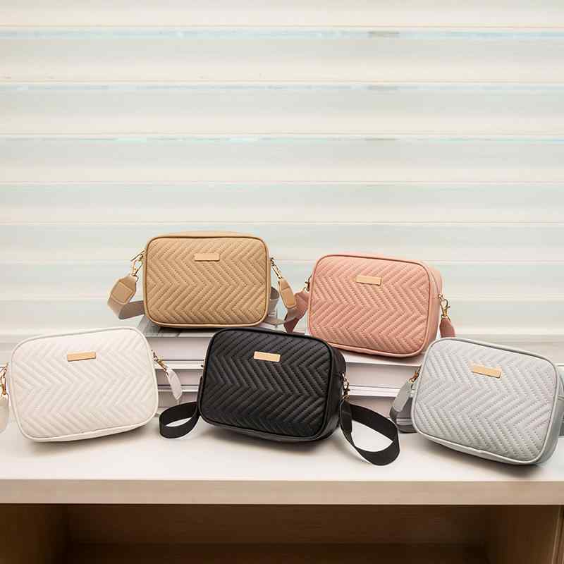 ショルダーバッグ レディース 鞄 斜めがけ ポシェット ミニ スクエア カメラ 高級感 波模様 刺繍 ステッチ PUレザー 合成革 軽量 横長 通勤 普段使い お出かけ 春夏 ブラック アイボリー グレー コンパクト