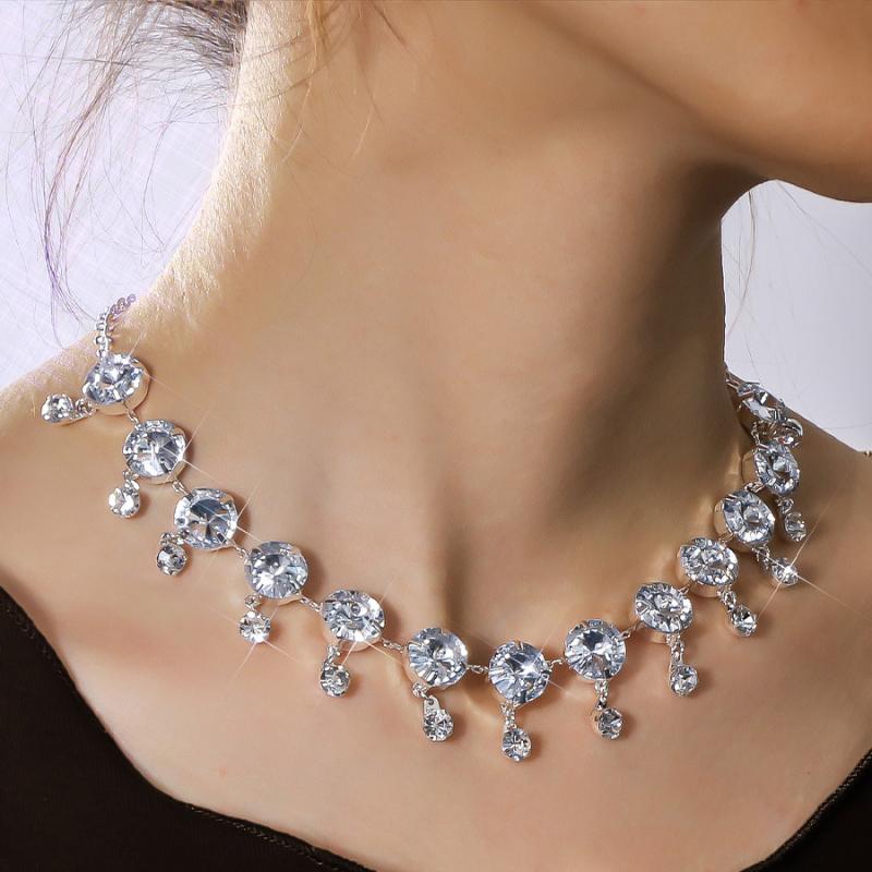 ネックレス レディース 幾何学 首飾り ペンダント アクセサリー ジュエリー ラインストーン ジルコニア キラキラ 高級感 電気メッキ加工 通勤 普段使い パーティー シルバー ゴールド チェーン 秋冬 きれいめ