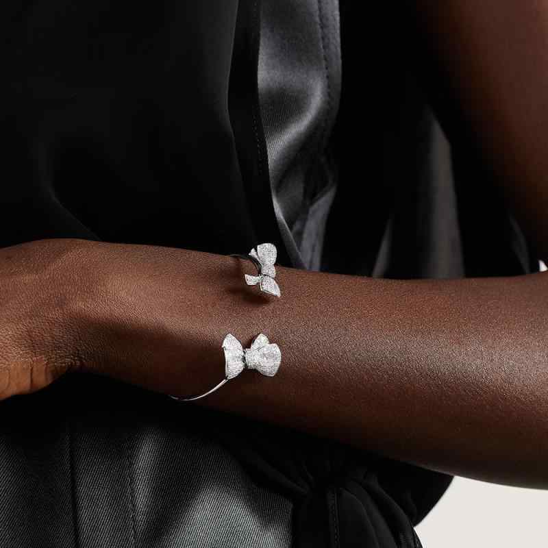 ブレスレット レディース バングル 腕輪 アクセサリー 蝶結び リボンモチーフ ラインストーン ジルコニ..