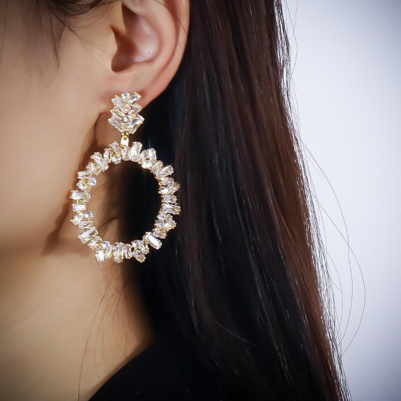 ピアス レディース フープ ジルコニア ラインストーン サークル 幾何学 丸形 電気メッキ加工 シルバー ゴールド 高級感 上品 耳飾り ジュエリー アクセサリー 春夏 パーティー 結婚式 二次会 大ぶり キラキラ