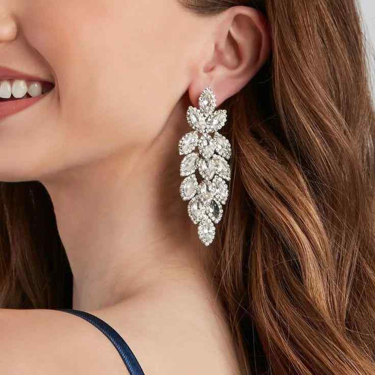 ピアス レディース アクセサリー 大ぶり ラインストーン ジルコニア フラワー モチーフ ドロップ 存在感 華やか キラキラ ゴージャス 高級感 幾何学 シルバー ゴールド パーティー 結婚式 二次会 春夏