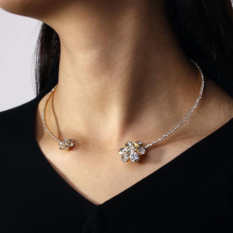 チョーカー レディース ネックレス アクセサリー 花 フラワー ラインストーン ビジュー スネークチェーン キラキラ 華奢見え シンプル 上品 エレガント フェミニン 欧米風 春夏 ゴールド シルバー 結婚式 パーティー オフィス
