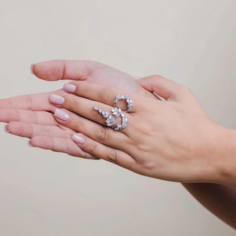 指輪 レディース 上品 リング ジルコニア 幾何学 サークル 個性的 フリーサイズ サイズ調整 シルバー ゴールド 電気メッキ加工 アクセサリー ファッション 通勤 普段使い 欧米風 エレガント キラキラ 春夏 高級感