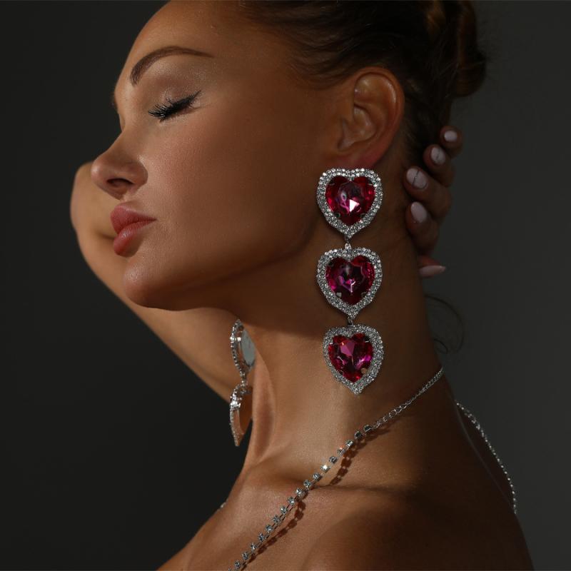 ピアス レディース ハート ラインストーン 揺れる 大ぶり 個性的 派手 華やか 輝き アクセサリー 耳飾..