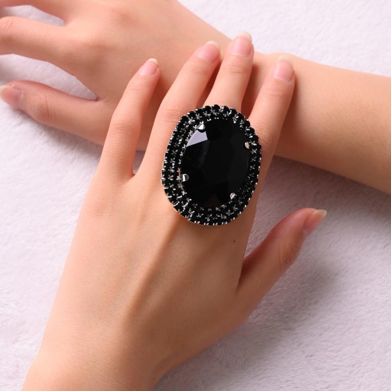 指輪 レディース 楕円 オーバル 幾何学 モチーフ ラインストーン ビジュー 電気メッキ加工 ゴールド シルバー ブラック 個性的 欧米風 ストリート ファッション アクセサリー ジュエリー 通勤 普段使い パーティー 春夏 おしゃれ かわいい 高級感