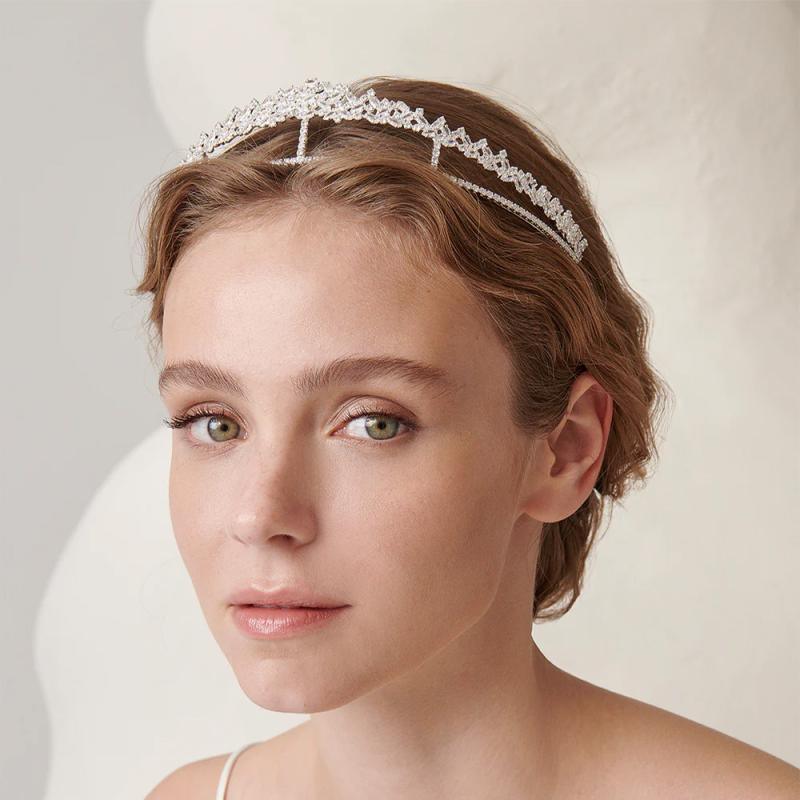 カチューシャ レディース V字型 フレンチスタイル 森ガール風 ラインストーン ビジュー キラキラ 高級感 電気メッキ加工 シルバー ゴールド ヘアアクセサリー ヘッドドレス 髪飾り 髪留め 結婚式 パーティー 通勤 エレガント 上品 大人かわいい