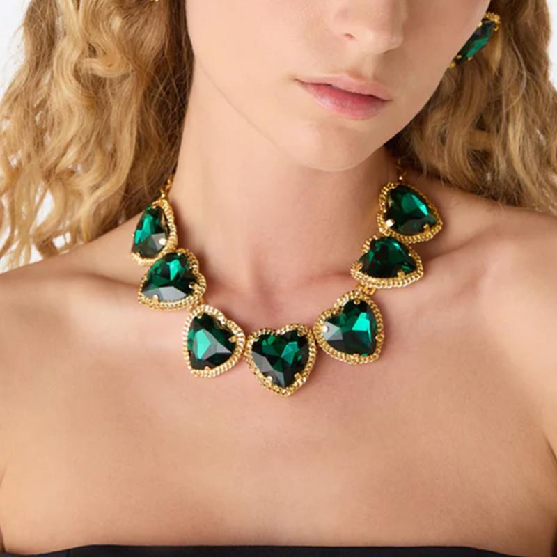 ネックレス レディース ペンダント ハート ラインストーン ビジュー 鎖骨チェーン レトロ ヴィンテージ風風 個性的 通勤 普段使い お出かけ 電気メッキ加工 キラキラ 華やか イエロー グリーン 秋冬 かわいい 高級感 カジュアル 大人