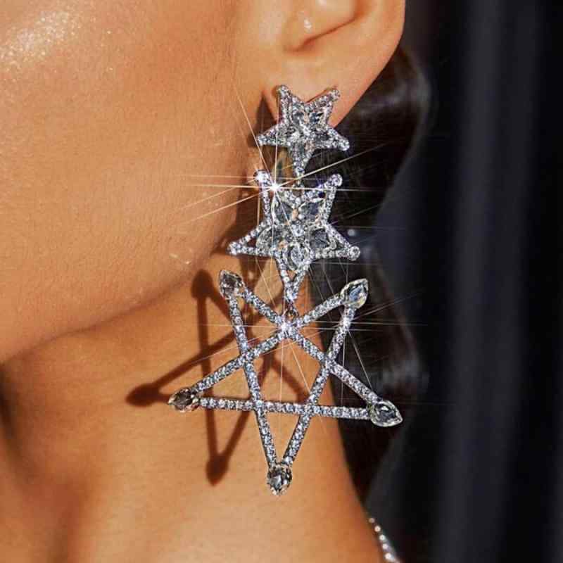 ピアス レディース スター 星 揺れる 大ぶり 個性的 存在感 ラインストーン ビジュー ジルコニア 透かし 電気メッキ加工 シルバー ゴールド キラキラ アクセサリー ジュエリー 耳飾り 普段使い パーティー お呼ばれ 春夏 おしゃれ かわいい 華やか