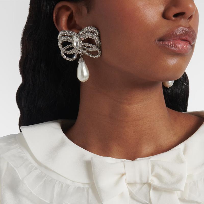 ピアス レディース リボン 耳飾り 大ぶり 華やか 透かし彫り ジルコニア パール 揺れる シルバー ゴールド 電気メッキ加工 秋冬 結婚式 パーティー 披露宴 ゴージャス アクセサリー おしゃれ かわいい 二次会 エレガント 上品 ジュエリー