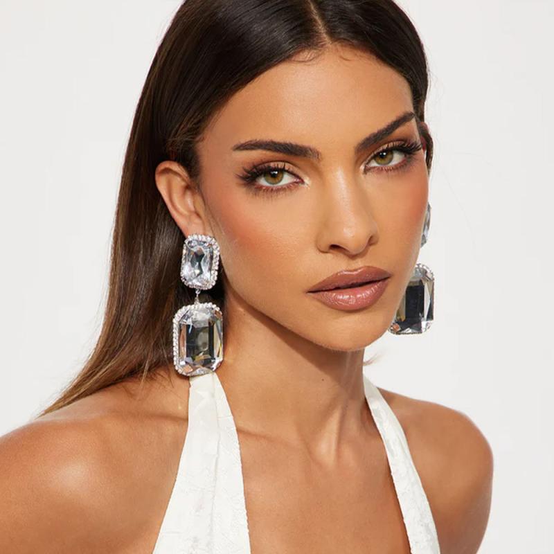 ピアス レディース ラインストーン ジルコニア 幾何学 スクエア 四角形 上品 個性的 高級感 電気メッキ加工 シルバー ゴールド ブルー 春夏 通勤 普段使い 結婚式 エレガント 海外ファッション 欧米風 華やか 耳飾り アクセサリー