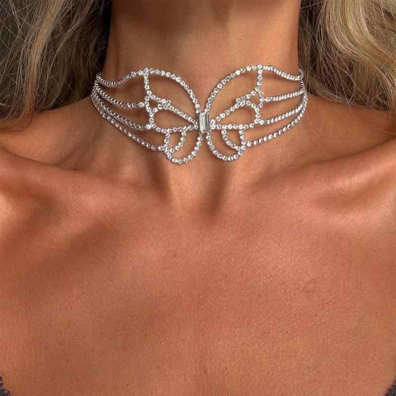 ネックレス レディース 蝶 バタフライ 多層 チョーカー ラインストーン ジルコニア スネークチェーン 電気メッキ加工 高級感 セクシー 華やか ゴージャス 欧米風 通勤 普段使い パーティー シルバー ゴールド 秋冬